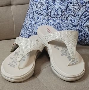 Skechers Relaxed Fit sandals natural NWT